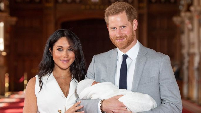 El príncipe Harry regresa a casa con Meghan Markle tras el funeral de su abuelo en Inglaterra