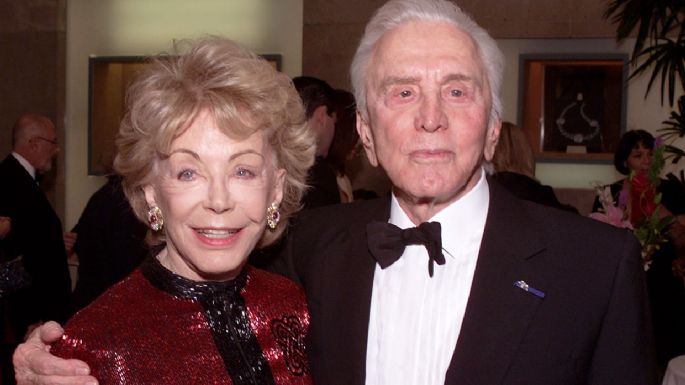 Fallece Anne Douglas, el gran amor de Kirk Douglas, suegro de Catherine Zeta-Jones