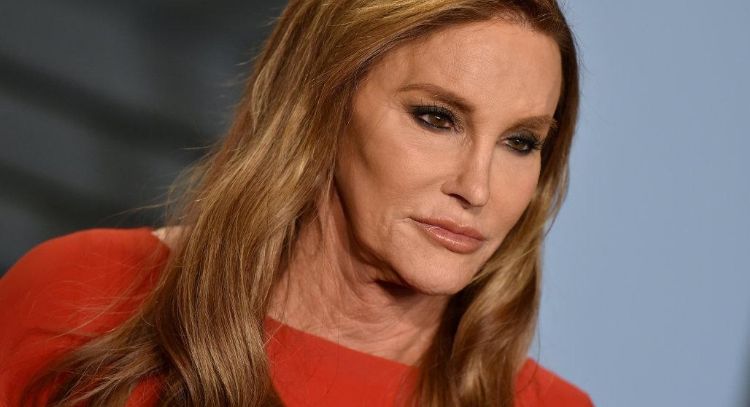 Caitlyn Jenner se muestra desconsolada en el memorial de su madre: “Lo más difícil que he hecho”