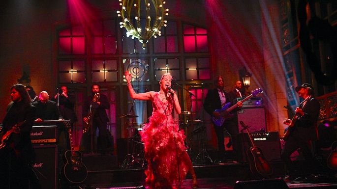 El peinado y vestido con los que Miley Cyrus arrasó el fin de semana en 'Saturday Night Live'