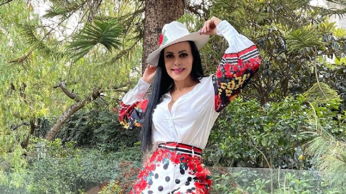 Internautas tunden a Maribel Guardia por posar en una fotografía con las piernas abiertas