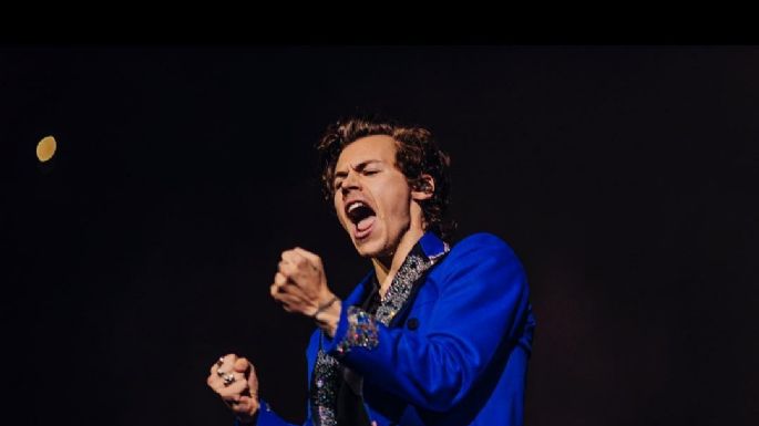 Este artista mexicano expresa su admiración por Harry Styles al portar atuendos similares