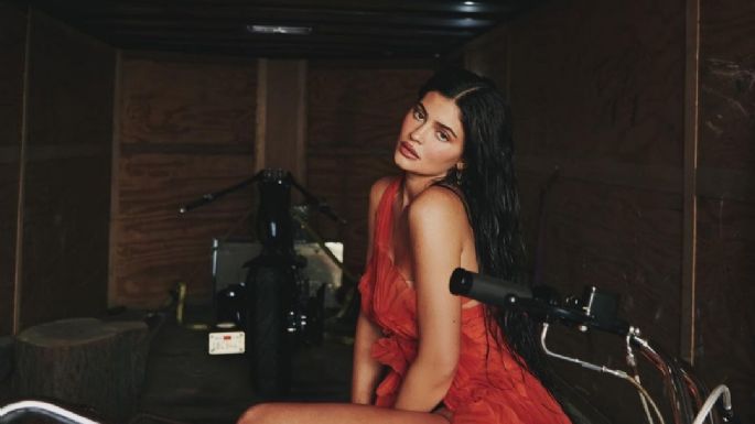 FOTO: La modelo Kylie Jenner deja ver su trabajado abdomen e impacta a sus fanáticos