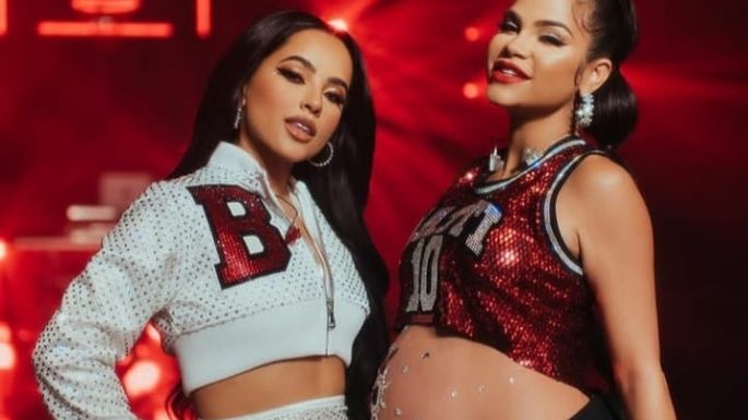 Becky G impacta a sus fans al compartir fotos de su presentación en vivo con Natti Natasha