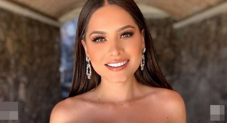 Desde la playa, Andrea Meza presume figura en coqueto bañador y le llueven halagos en Instagram