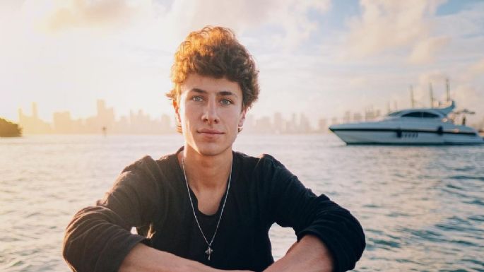 ¡Llueven críticas! Juanpa Zurita es motivo de burla en redes por lanzar su marca de agua