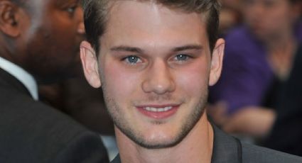 ¡Súper! Jeremy Irvine se une al elenco para la serie de 'Green Lantern'