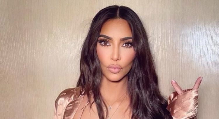 FOTO: Kim Kardashian Luce coqueto disfraz de látex y enamora a sus seguidores