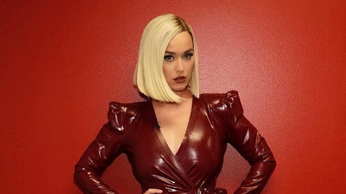 Katy Perry roba corazones al lucir ceñido vestido rojo en Instagram