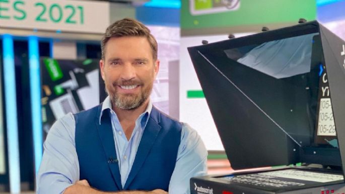 FOTO: El actor Julián Gil enciende las redes sociales al mostrar su trabajado abdomen