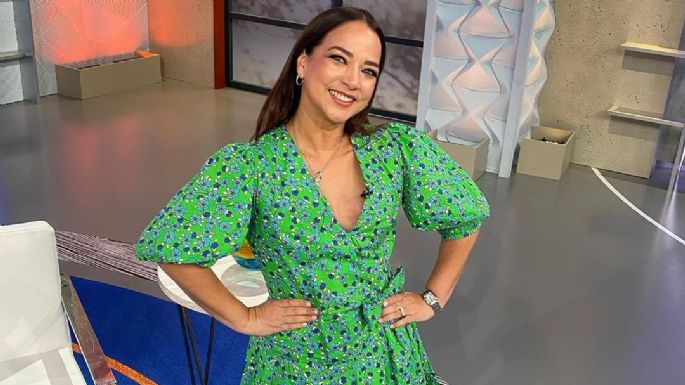 ¡Una vez más! Adamari López presume su nueva apariencia física con entallado vestido azul