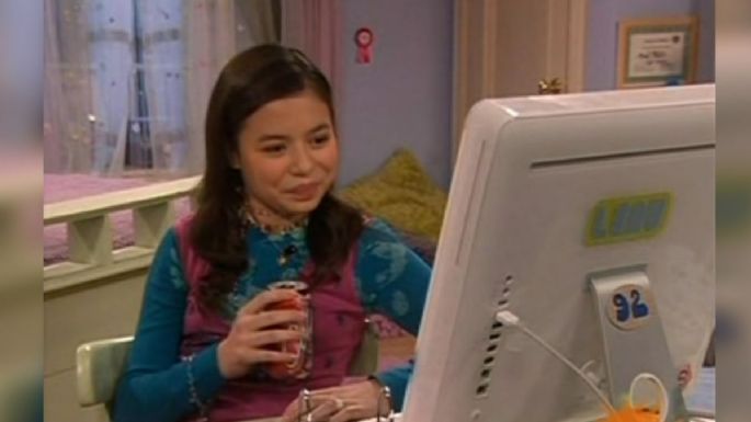 FOTO: Miranda Cosgrove recrea su famoso meme de ‘Drake & Josh’ en la intro de ‘iCarly’