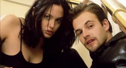 Captan a Angelina Jolie visitando a su exesposo Jonny Lee Miller