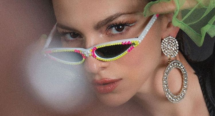 Paty Cantú se enfunda en elegante vestido blanco y deslumbra a todo Instagram