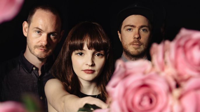 Chvrches anuncia 'Screen Violence', su nuevo disco que hablará de sentimientos como la soledad