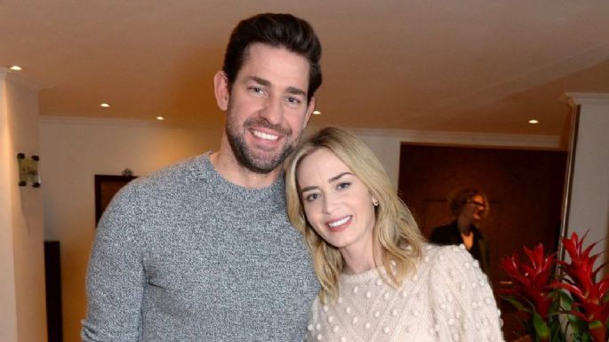 John Krasinski impacta al decir que está con Emily Blunt porque Anne Hathaway no pudo