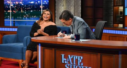 Stephen Colbert se disculpa con Mindy Kaling por entrar a su camerino sin prendas