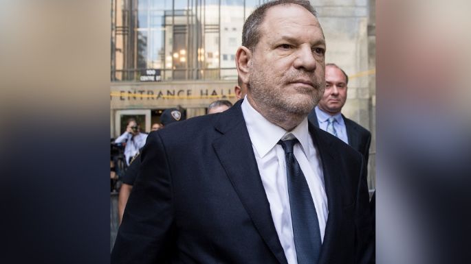 Harvey Weinstein recibe extradición; sale de cárcel de Nueva York por violación y lo trasladan a LA