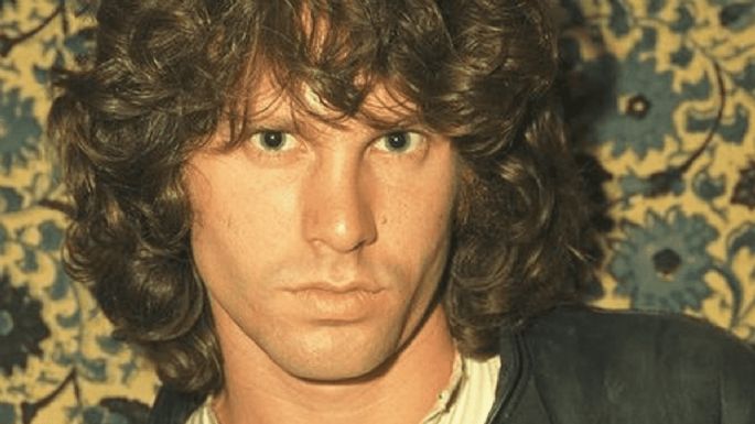 Fans rinden homenaje a Jim Morrison, vocalista de The Doors, por su 50 aniversario luctuoso