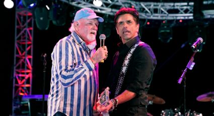 John Stamos, actor de 'Full House' se une a The Beach Boys para esta sorprendente actuación