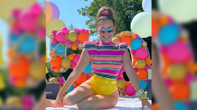 Thalía deslumbra con traje de baño por su cumpleaños número 50