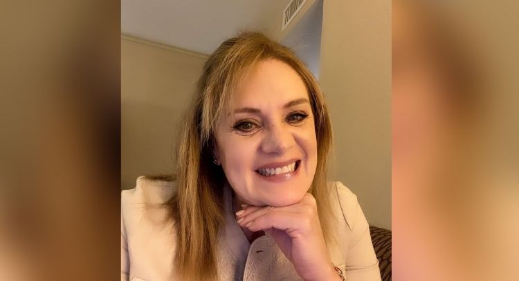 Érika Buenfil comparte coqueta FOTO de su apariencia y enamora a sus fans