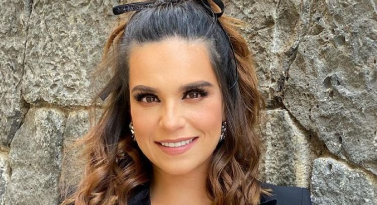 Televisa: Tania Rincón presume belleza con este encantador 'outfit' de día y le llueven halagos