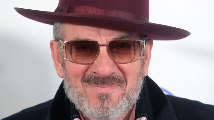 Elvis Costello exige a la radio que no transmitan su canción 'Oliver's Army' por esta grave razón