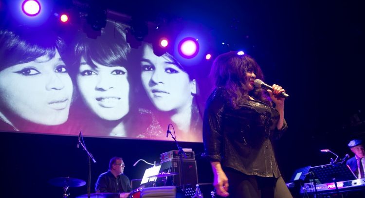 Este es el legado de Ronnie Spector, vocalista de la icónica banda The Ronettes; muere a los 78 años