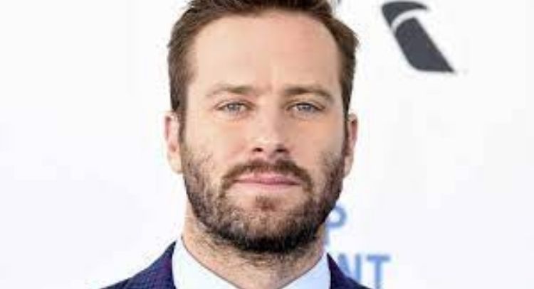 Tras acusaciones de canibalismo, retiran a Armie Hammer de los posters de 'Death of the Nile'