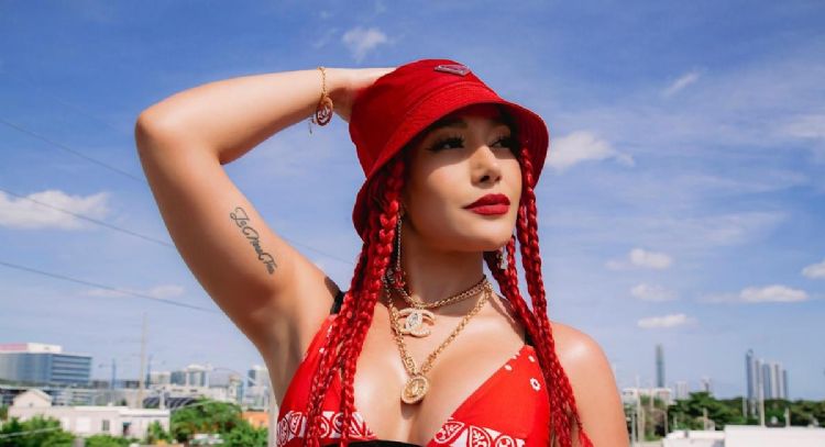 La rapera colombiana Farina es 'Adicta al Perreo' en su nuevo sencillo; es nominada al Grammy