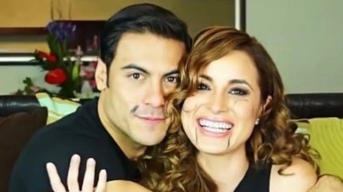 Entre besos apasionados: Carlos Rivera y Cynthia Rodríguez así fueron captados desde la playa