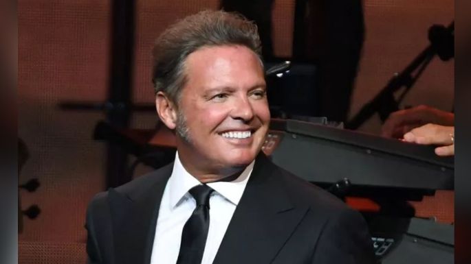 Tras casi 'perder el brazo', Luis Miguel es captado al 'comprarse' un auto de lujo