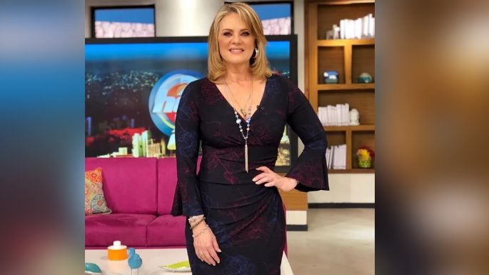 ¿Romance en Televisa? Filtran FOTO de Érika Buenfil al ser besada por galán de novela