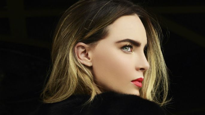 Belinda compra excéntrico collar de miles de pesos para su perrito