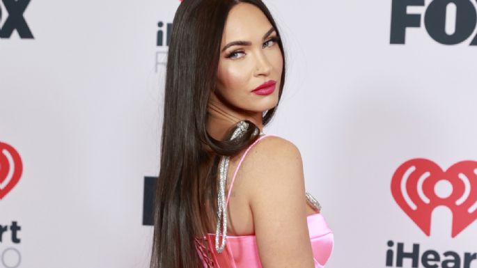 Megan Fox levanta suspiros en este vestido totalmente transparente