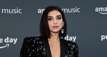 FOTO: Dua Lipa presume su elegancia al posar con un distinguido outfit negro