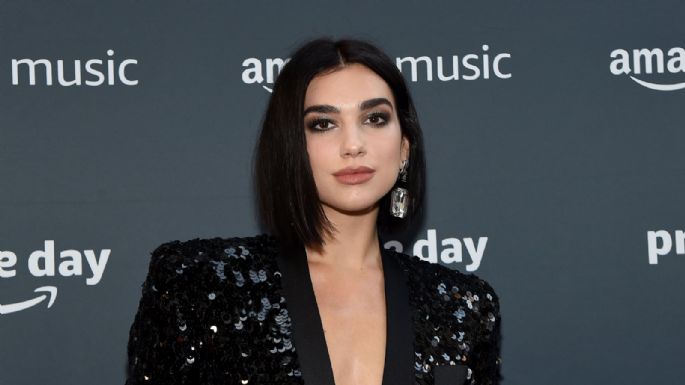 FOTO: Dua Lipa presume su elegancia al posar con un distinguido outfit negro