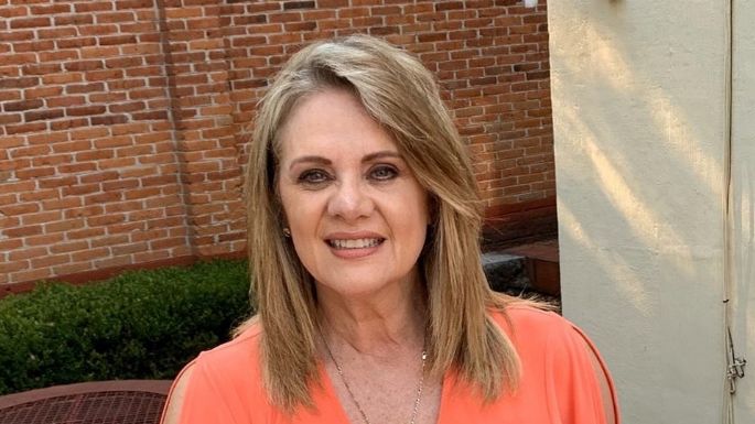 Érika Buenfil regresa a Internet para presumir su elegancia con un outfit blanco