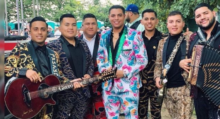 Grupo Firme recibe fuertes abucheos en partido de la NFL tras su éxito en el Zócalo de la CDMX