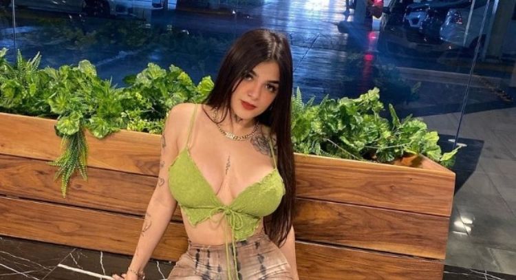 Corren a Karely Ruiz del tianguis por ponerse a vender sus prendas sin permiso