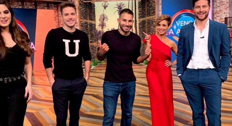 Boda en TV Azteca: Productor de 'VLA' se compromete con su novio y presume anillo