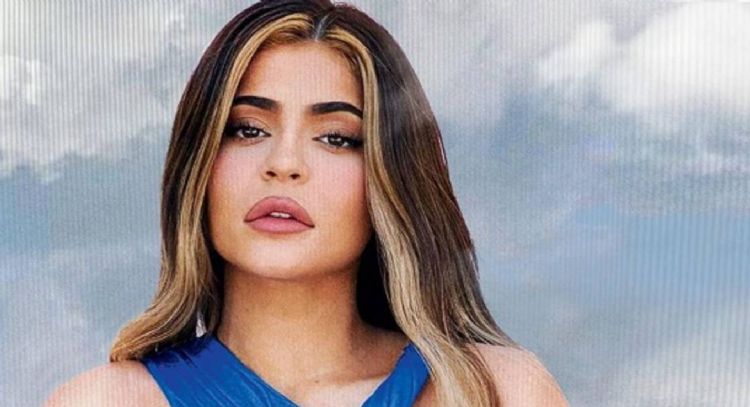 Halloween: Kylie Jenner luce reveladora vestida de brujita mientras está en la bañera