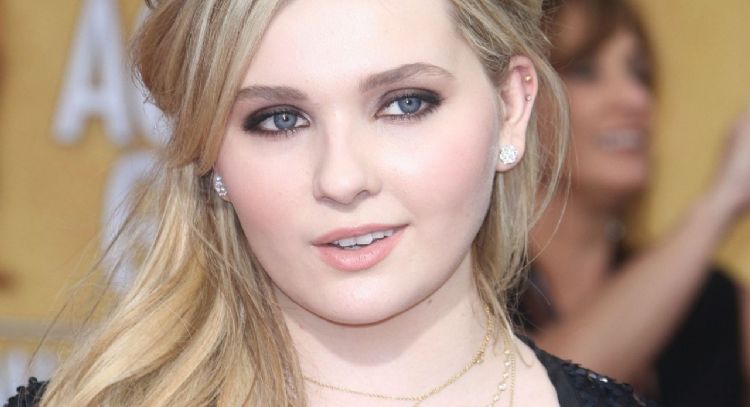 Actriz de 'Little Miss Sunshine' revela que es una sobreviviente de la violencia doméstica