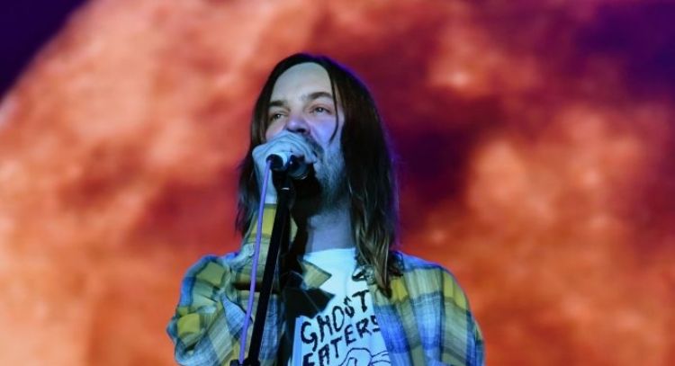 Tame Impala advierte que las luces en sus conciertos podrían causar ataques epilépticos