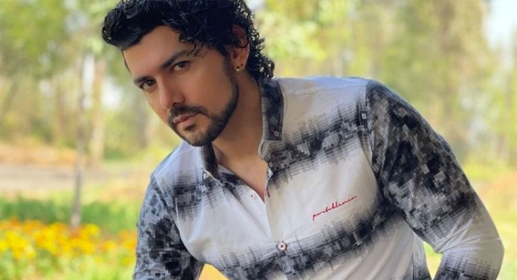 Miguel Martínez enciende las redes al presumir cuerpazo y le piden que enseñe más