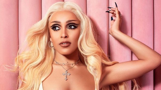 En pleno festejo, Doja Cat queda expuesta al mostrar por accidente su pecho