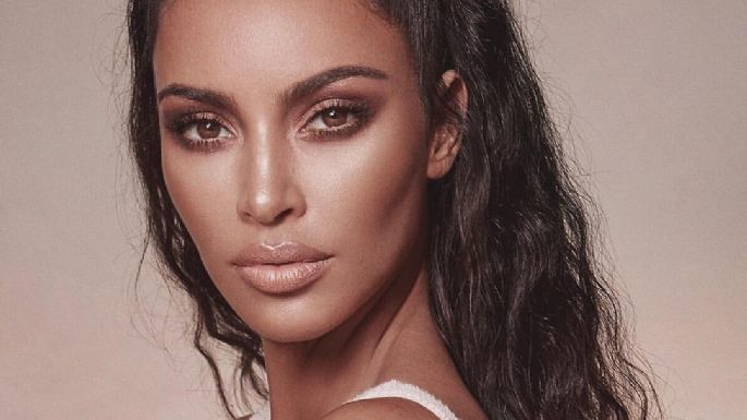 Kim Kardashian enamora en este vestido transparente con el que dejó ver su lencería