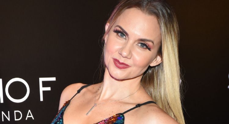 Michelle Vieth presume extravagante 'outfit' dorado y enamora a todos sus seguidores de Instagram