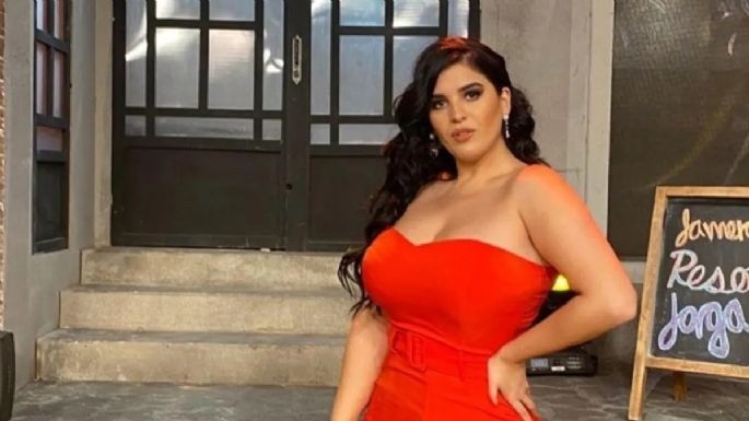 (Fotos) Curvy Zelma derrocha sensualidad con brillante outfit rosa y le llueven halagos